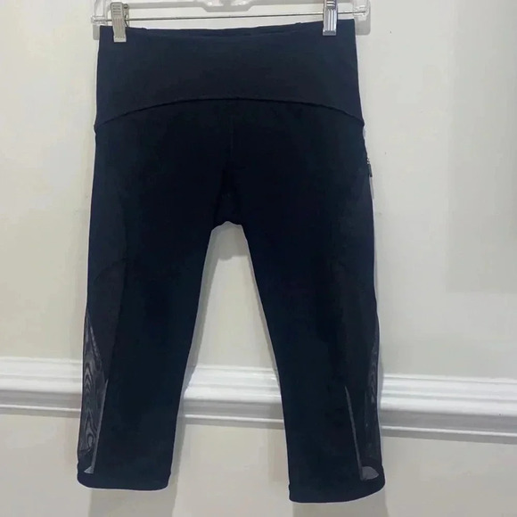 Lululemon Black Cropped Leggings With Mesh Side Panel Size 4 Inseam 17” - Picture 3 of 9